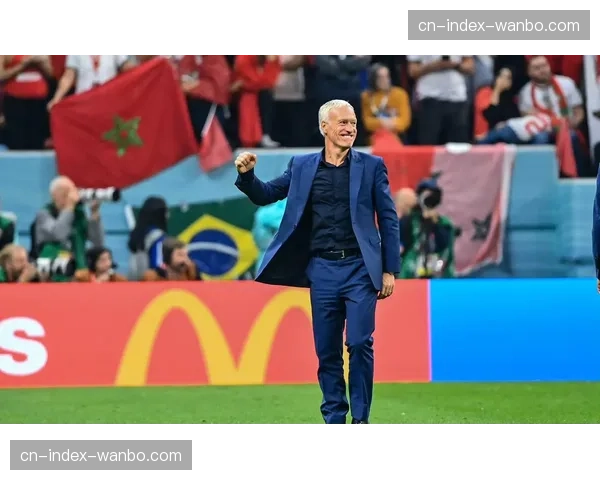 前法国队主帅德尚现身朗斯主场，考察潜在国家队人选