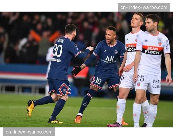 关键瞬间:尼斯边卫巴尔德第63分钟底线突破,送出精准倒三角传中 关键瞬间:尼斯边卫巴尔德第63分钟底线突破,送出精准倒三角传中