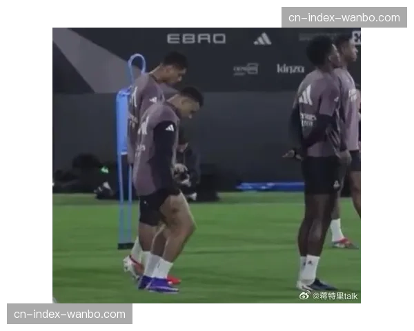 姆巴佩左腿腘绳肌轻度拉伤,将缺席未来三场巴黎圣日耳曼比赛 姆巴佩左腿腘绳肌轻度拉伤,将缺席未来三场巴黎圣日耳曼比赛