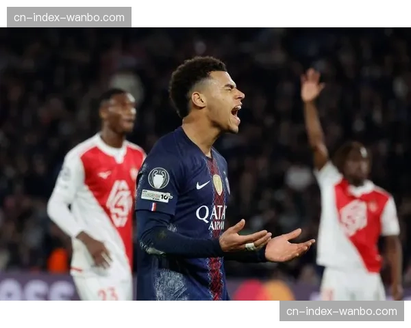 巴黎圣日耳曼联合市政府推出“足球进校园”计划,覆盖巴黎百余所小学 巴黎圣日耳曼联合市政府推出“足球进校园”计划,覆盖巴黎百余所小学